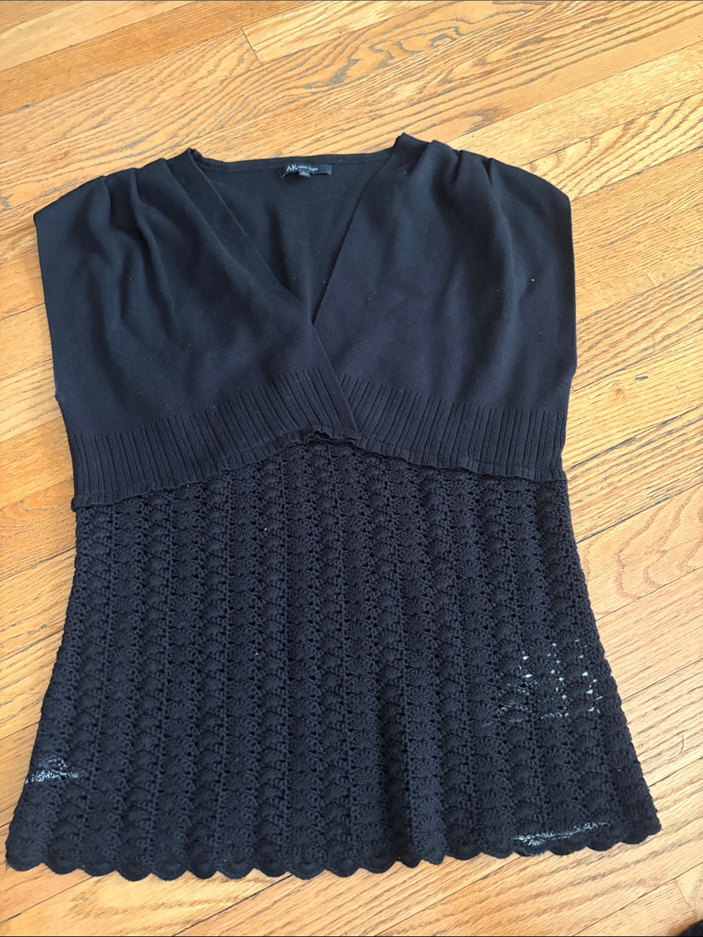 Anne Klein Black Knit V-Neck Crochet Waist Top